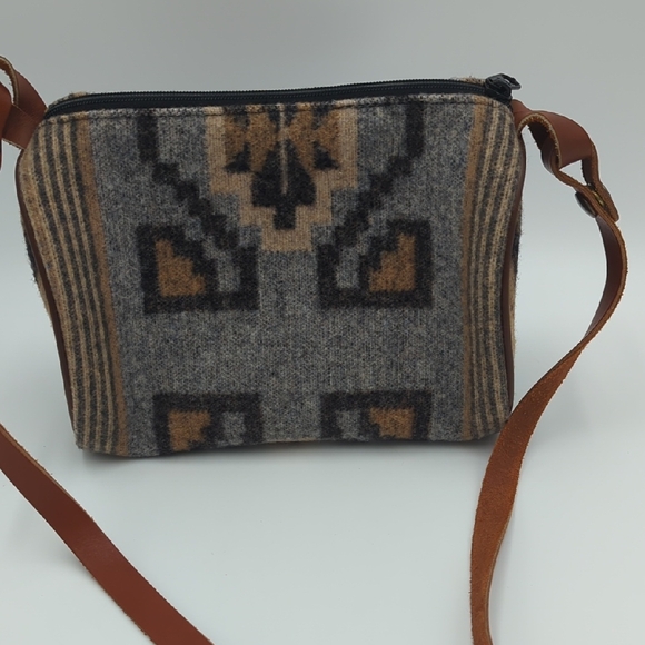 Pendleton Vintage Wool Crossbody Bag Tribal Print Zipper Leather Strap Women's - Picture 4 of 11
